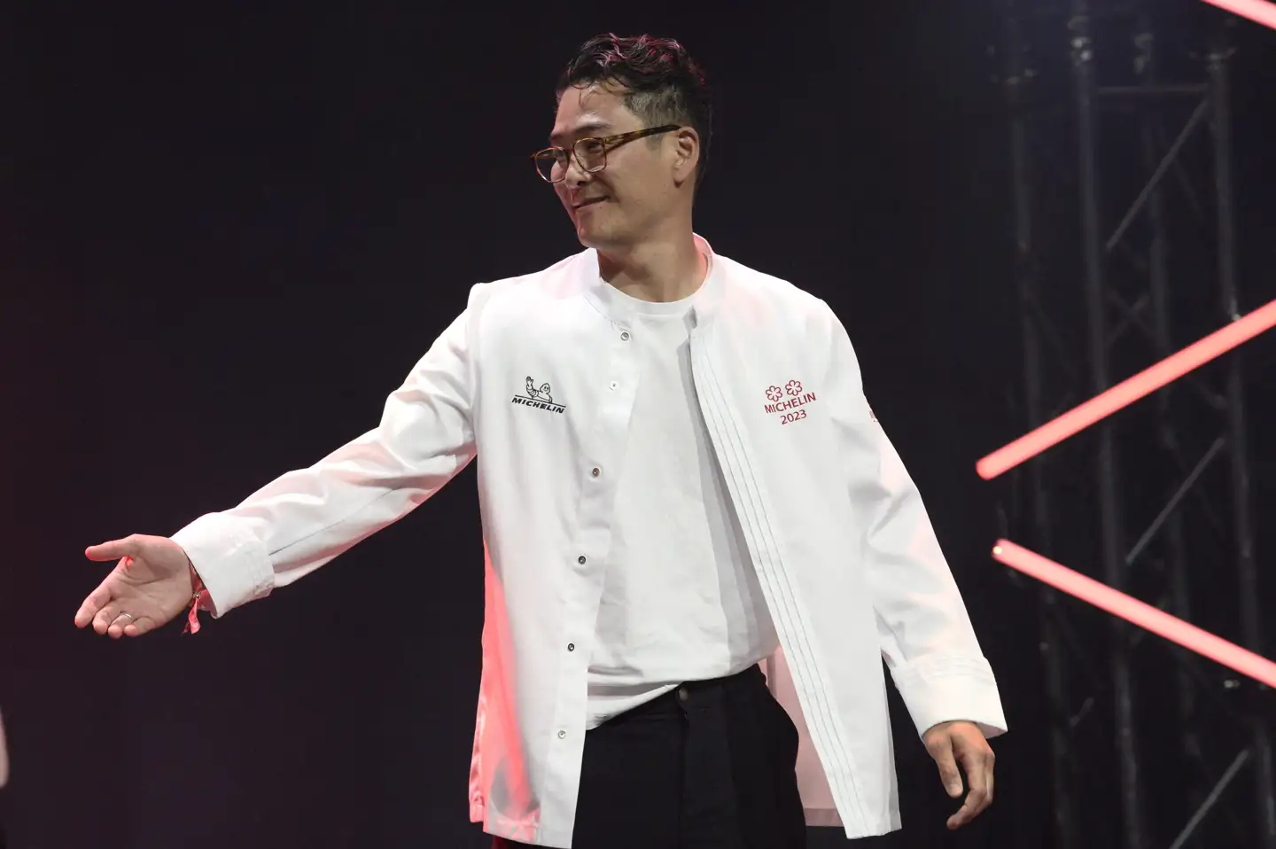 Kristian Baumann fra Koan gik direkte fra nul til to stjerner ved Michelin-uddelingen i 2023. Hans restaurant er i Søren Franks øjne klar til en tredje stjerne, men spørgsmålet er, om Michelin-guiden er enig, når den uddeler stjerner til danske restauranter mandag aften.