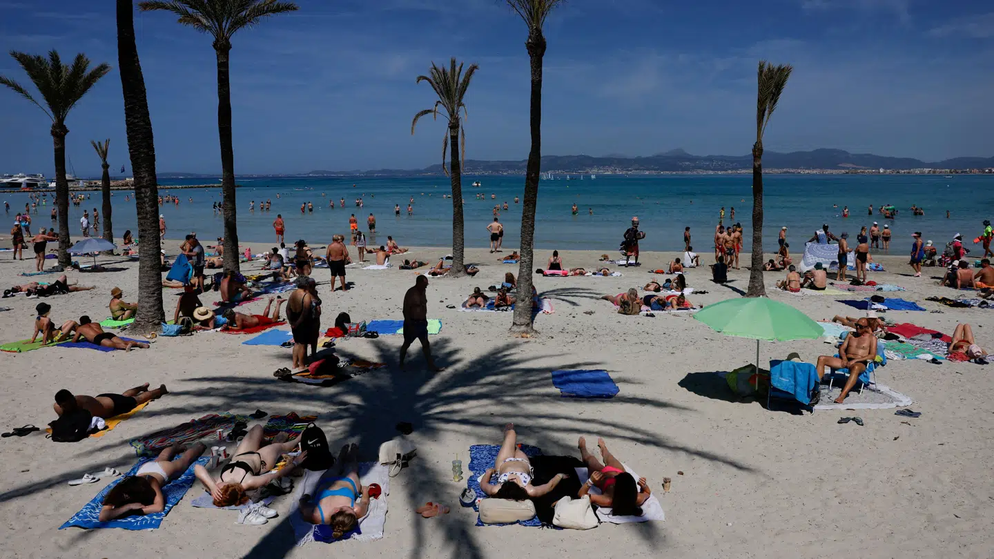 Mallorca, som her ses, er dejligt. Men det koster at komme afsted i højsæsonen.