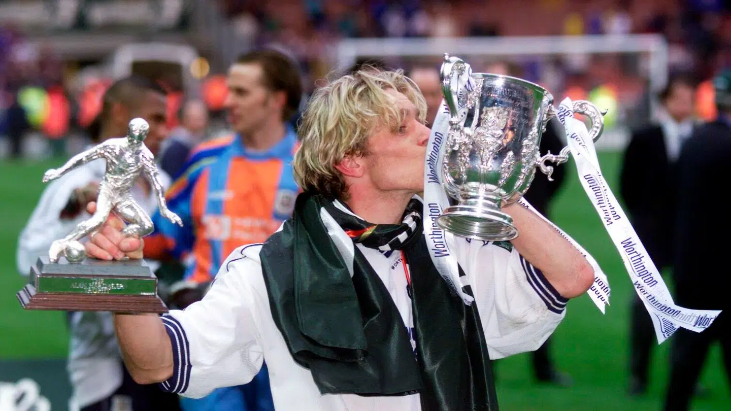 I 1999 blev Allan Nielsen matchvinder i ligacup-finalen og scorede både trofæ og titlen som kampens bedste spiller.