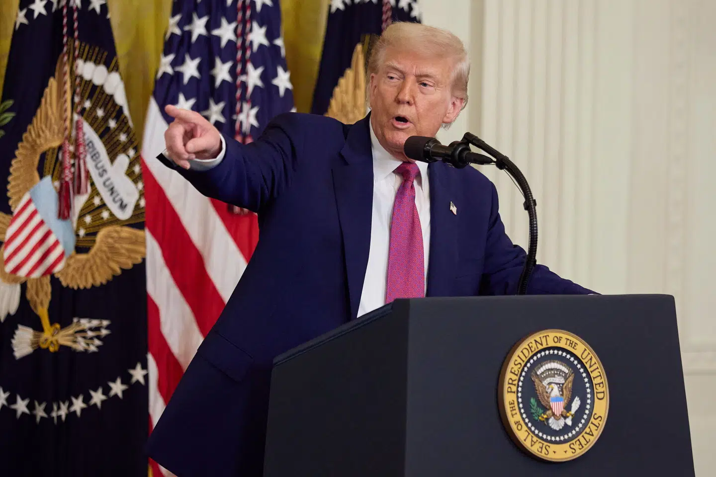 Morgendagens fødselar Donald Trump på talerstolen i Det Hvide Hus. Foto: Allison Dinner, Scanpix.
