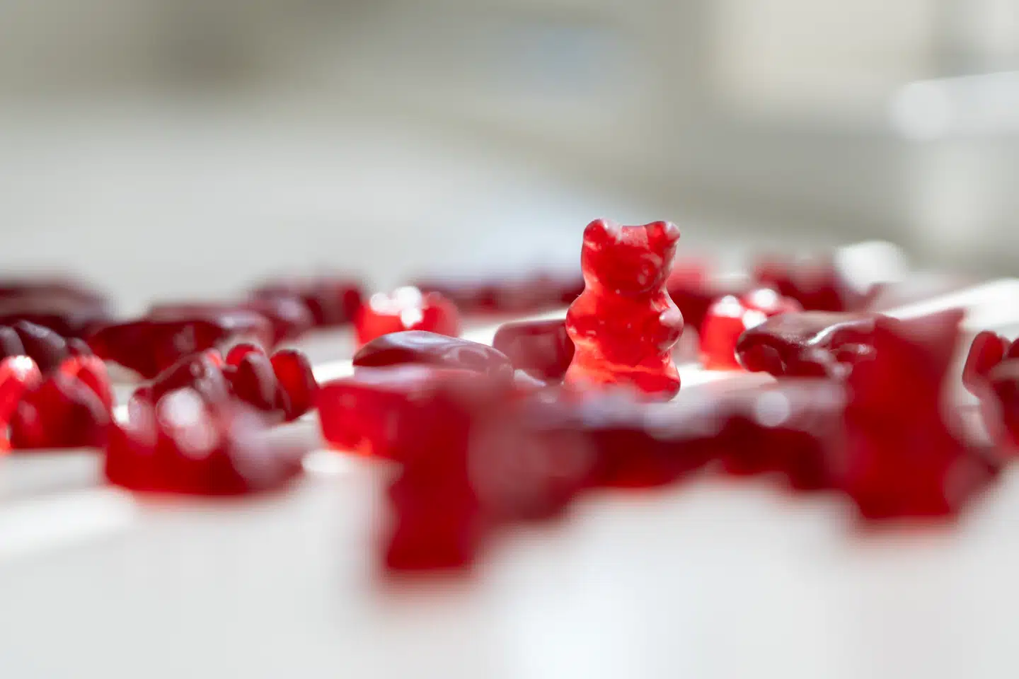 Selvom multivitaminer forklædt som vingummibamser umiddelbart kan virke som en god løsning, er vurderingen fra eksperter en anden.