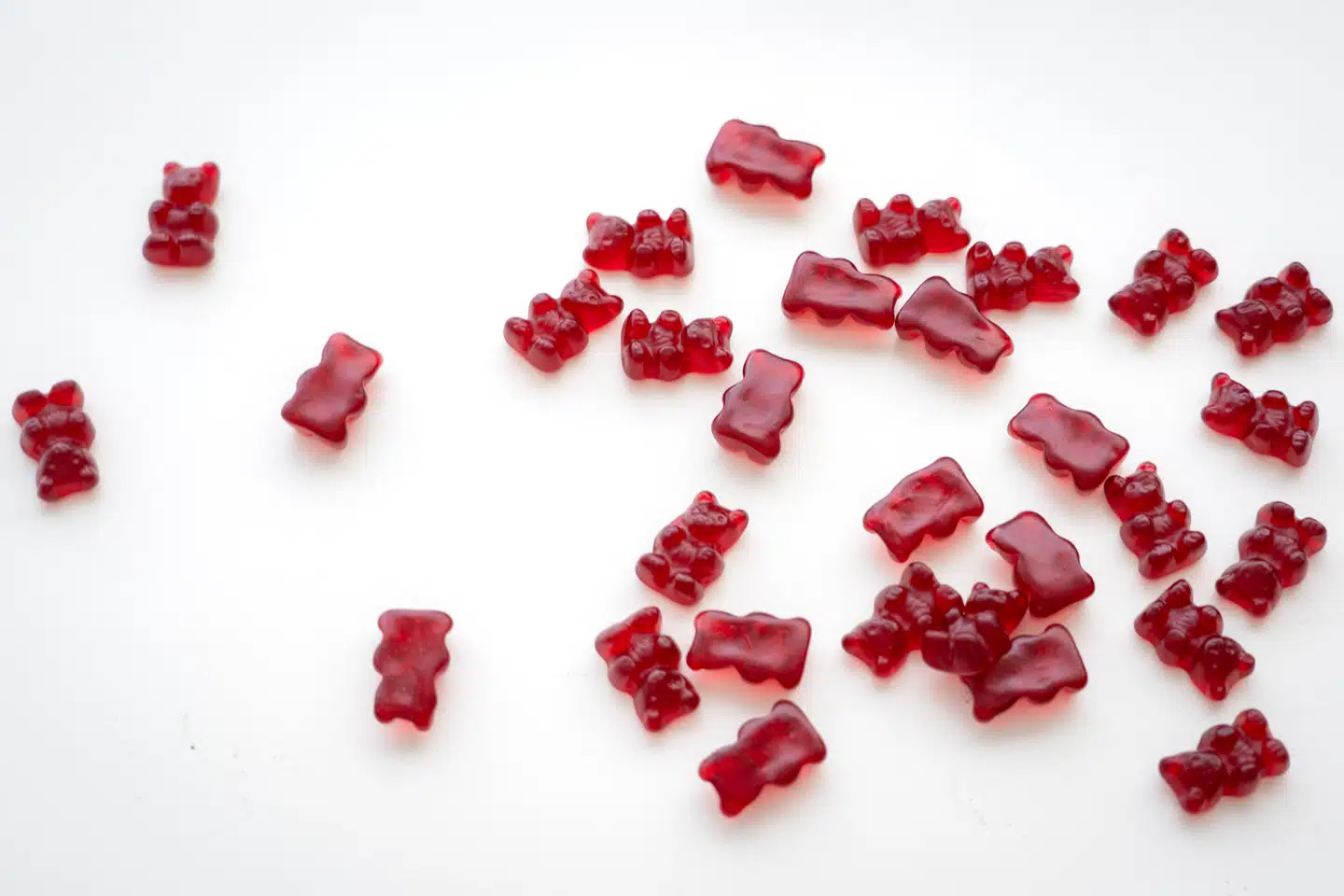 Danske influencers markedsfører vingummierne som et velsmagende, nemt og sundhedsgavnligt produkt til børn. Ifølge eksperter burde de være »en sidste udvej«.