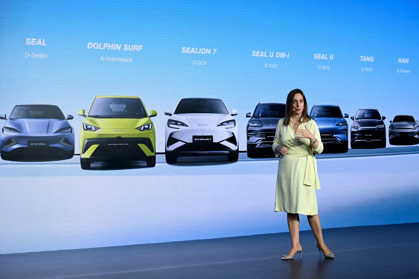 En af BYDs topfolk i Europa, Maria Grazia Davino, præsenterede i maj en række af det kinesiske bilmærkes modeller.