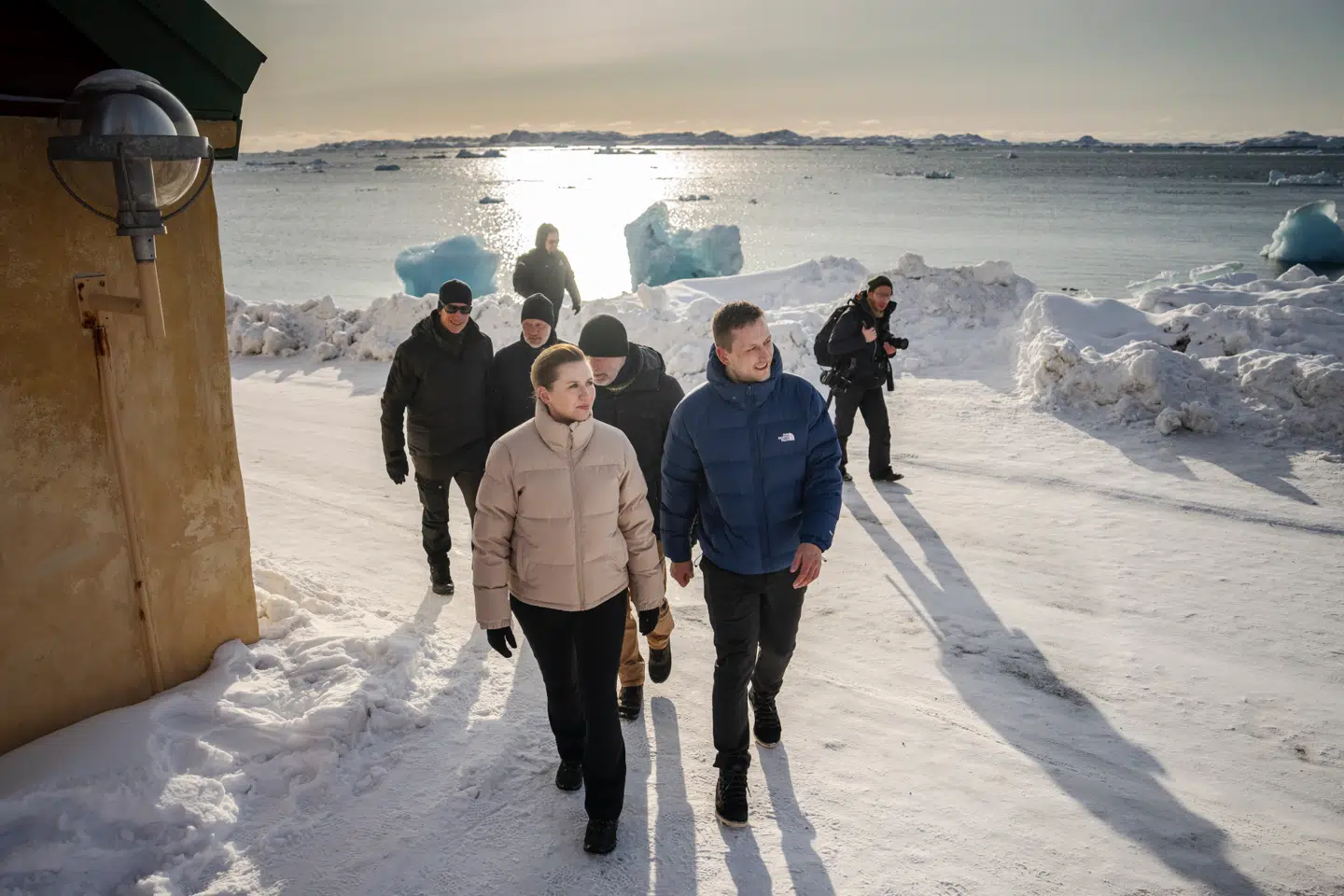 Statsminister Mette Frederiksen besøgte Grønland tidligt i april i år, efter at landet havde fået ny regering. På billedet ses hun sammen med den nyvalgte regeringsleder, Jens-Frederik Nielsen.