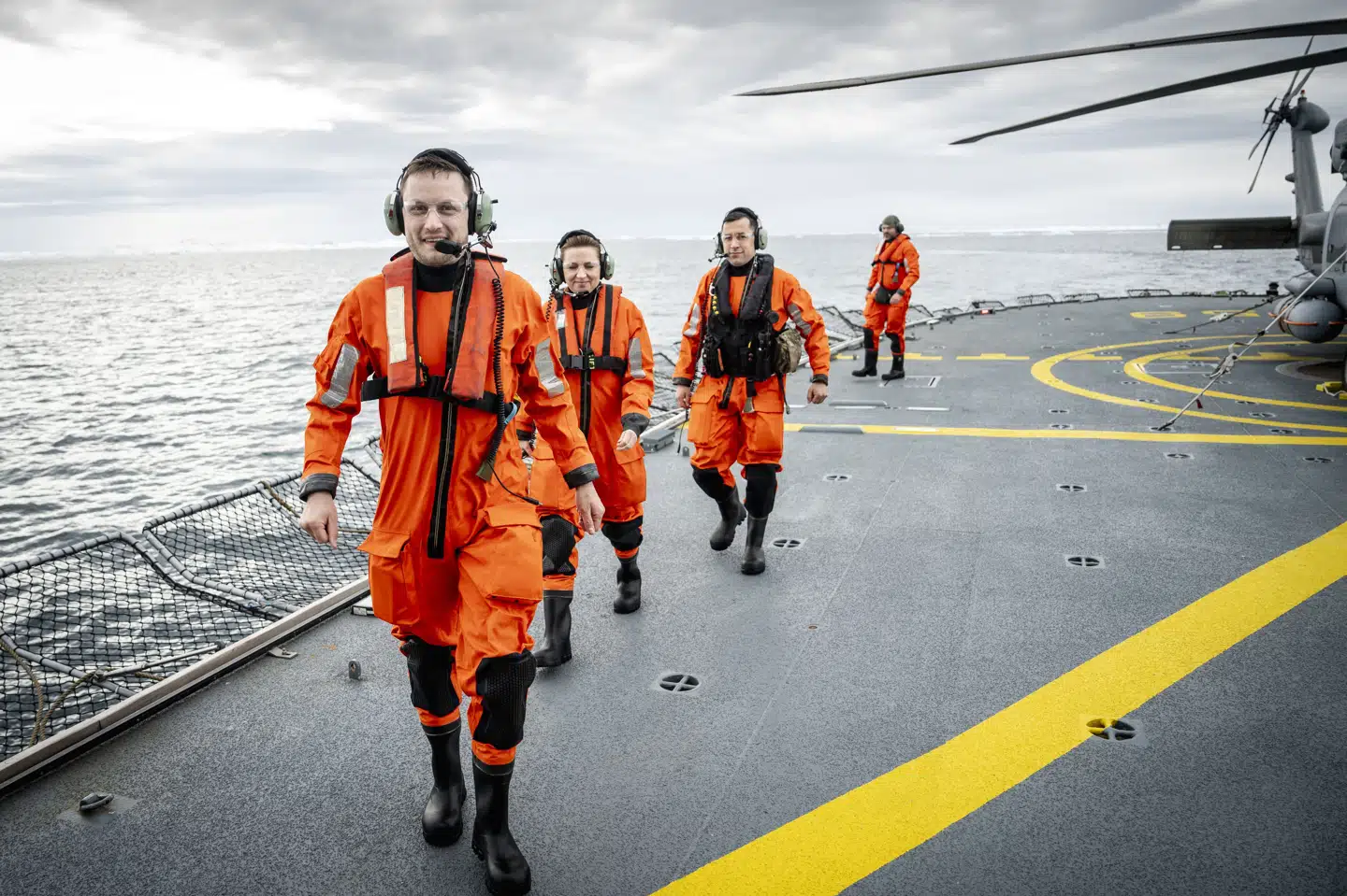 Sidst Mette Frederiksen besøgte Grønland, var i april. Under besøget blev hun med den grønlandske regeringsleder, Jens-Frederik Nielsen, og hans forgænger, Muté B. Egede, fløjet ud til Forsvarets inspektionsskib "Vædderen" i farvandet omkring Nuuk.