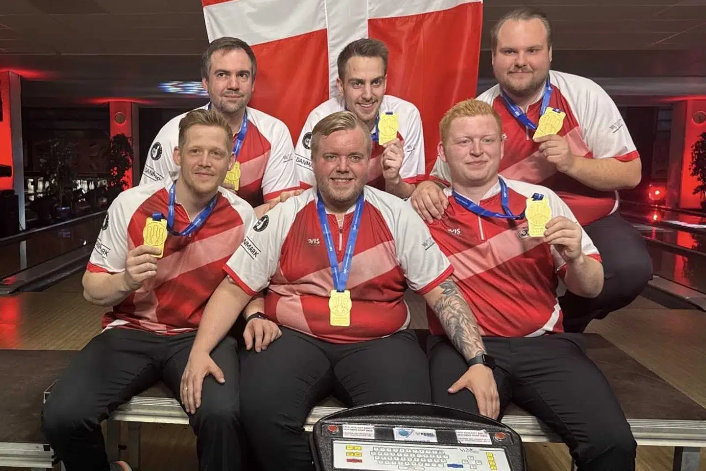 Det danske hold består af øverst fra venstre Dan Østergaard, Tim Stampe, Mikkel Brus Sørensen, og nederst fra venstre Carsten Warming, Bjørn Saksager, Mathias Ankerdal.