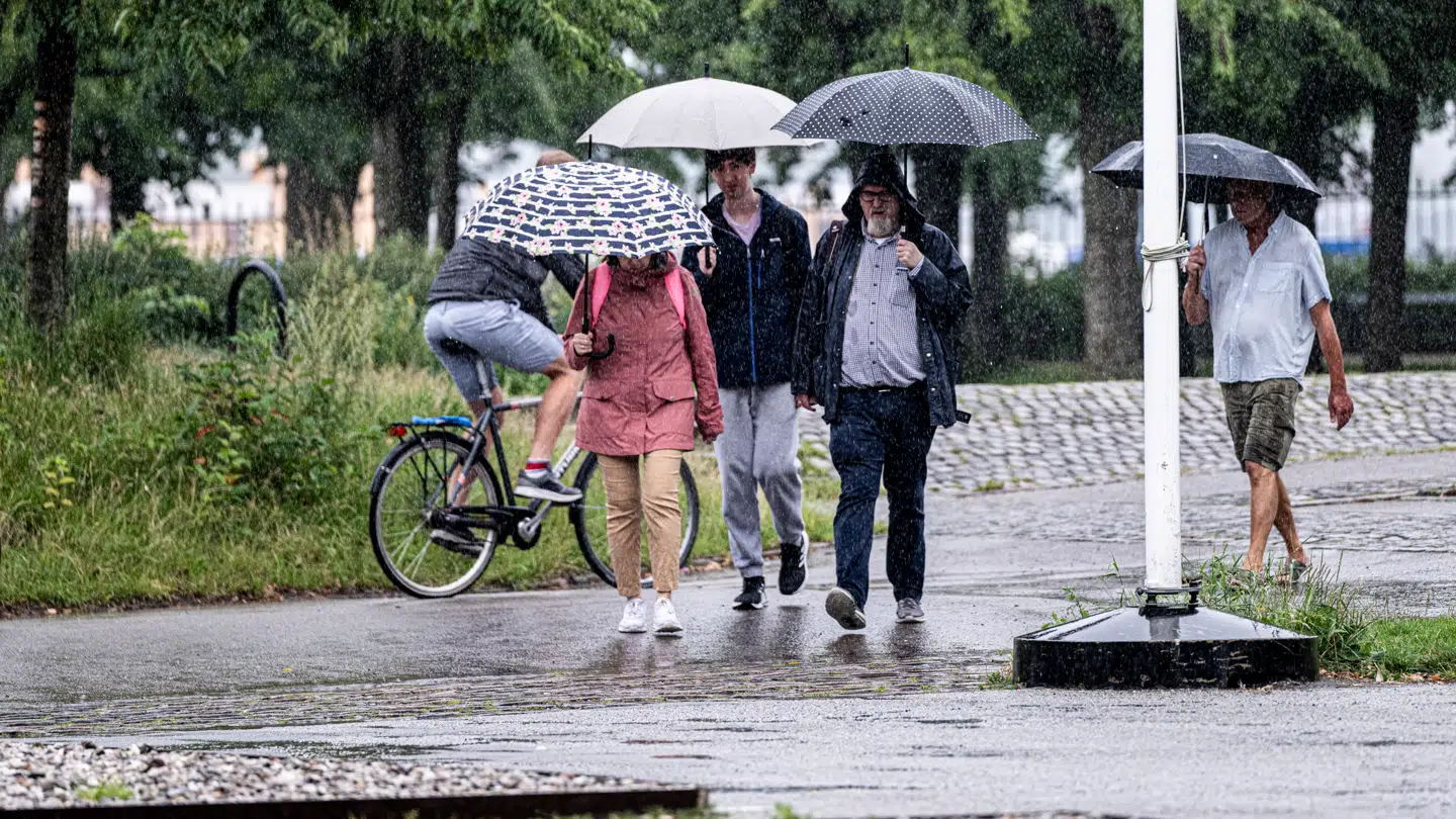 Et skybrud truer med at ramme Danmark søndag. Billedet er fra juli sidste år, hvor et skybrud ramte København.
