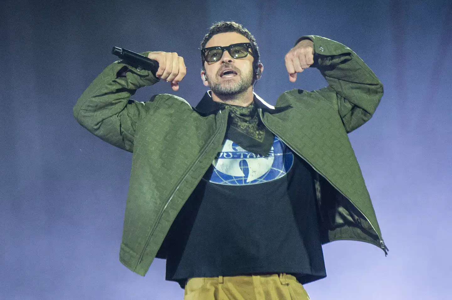 Justin Timberlake forsøgte at spille med musklerne, da den amerikanske verdensstjerne lukkede og slukkede for dette års Heartland Festival.