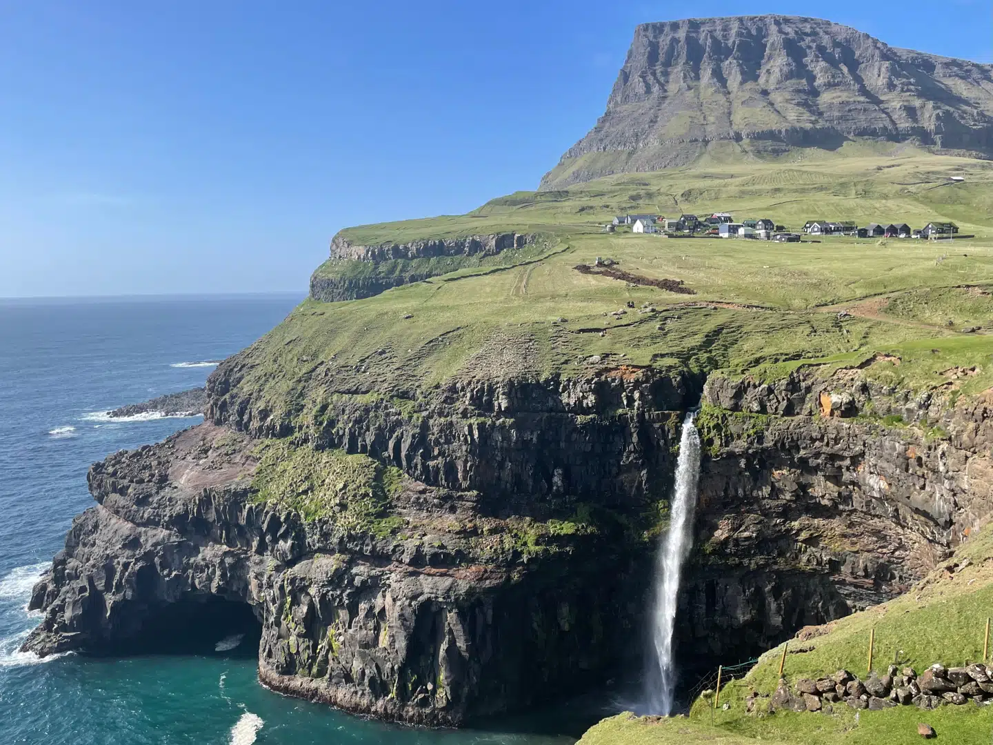 Færøske politikere er for første gang nogensinde enige om, at de vil have tre selvstændighed.
