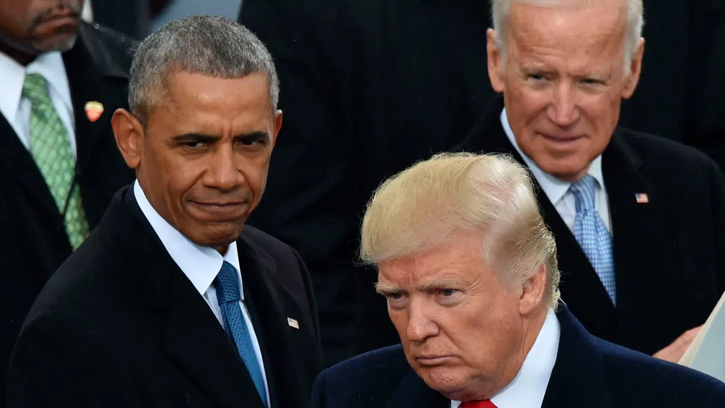 Her ses Barack Obama (tv) sammen med Donald Trump (midten) og Joe Biden (th). Billedet blev taget 20. januar 2017, hvor Trump blev taget i ed som USAs præsident for første gang. Nu er han i gang med sin anden periode som præsident.