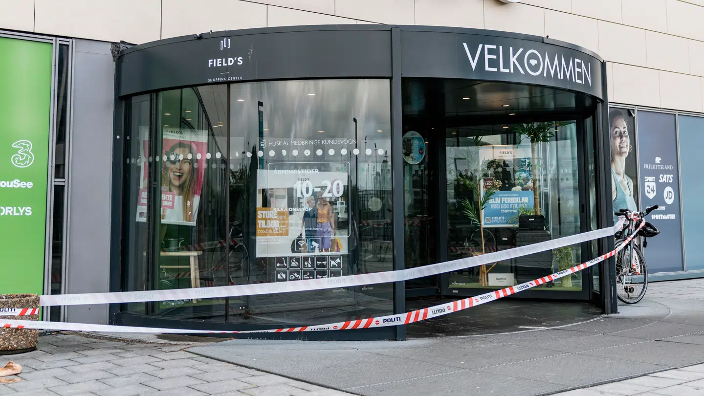 Politiet arbejde i indkøbscentret Fields i København mandag den 16. juni 2025.