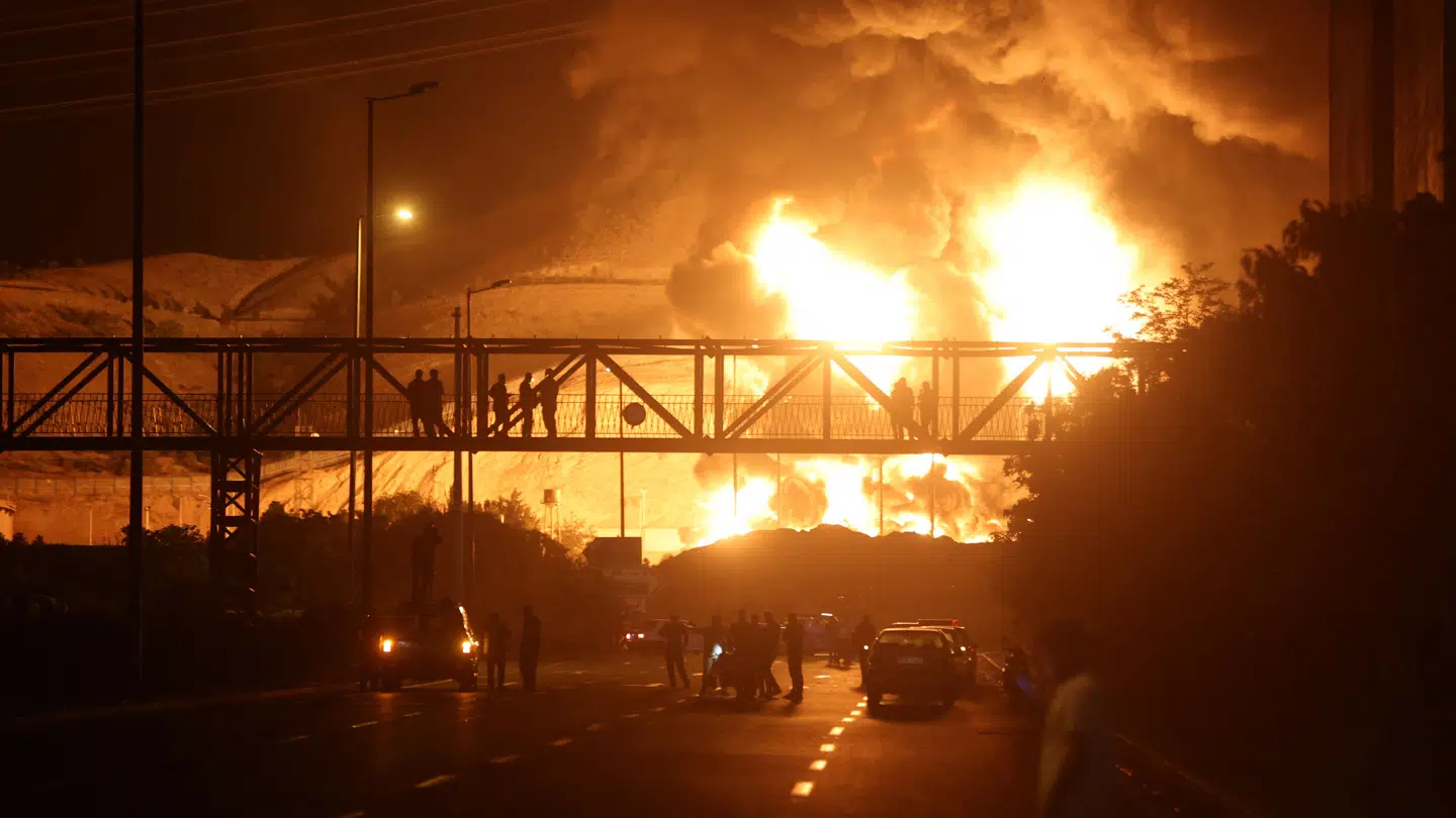 I de senere angreb er Israel også gået efter iranske oliedepoter. Her er billedet fra et depot nær hovedstaden Teheran 15. juni.