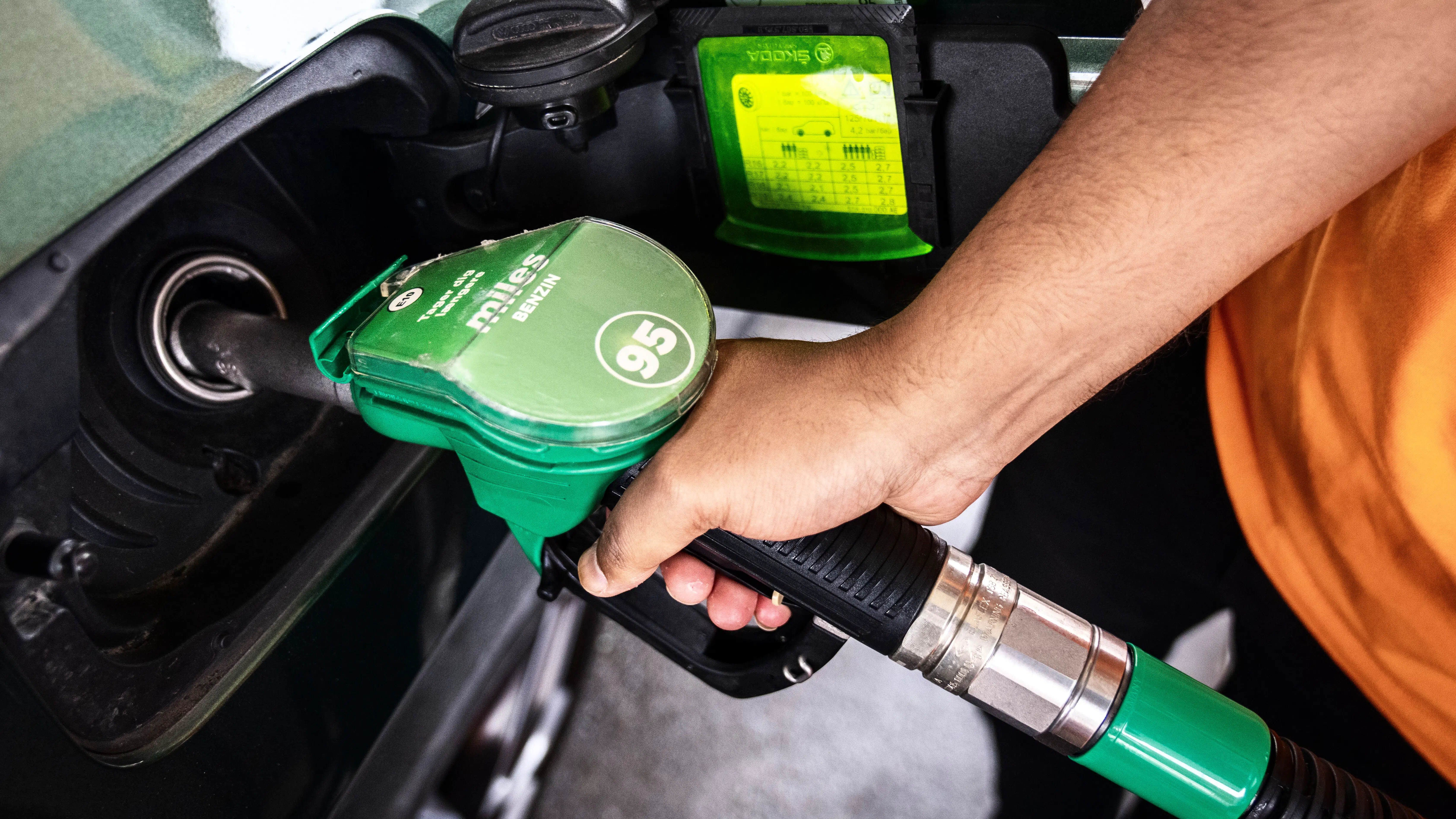 Benzin– og dieselpriser er valgets brandvarme kartoffel: 'Det er steget så meget, at man ikke kan komme tilbage'