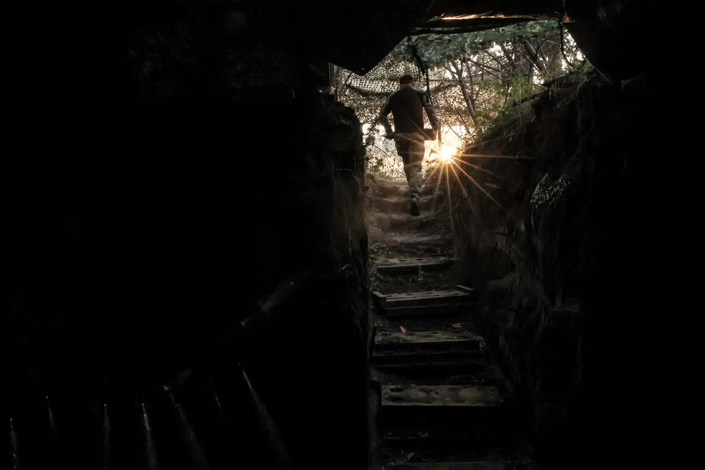 Den ventede russiske sommeroffensiv er for alvor skudt i gang, især to steder på fronten. De ukrainske soldater mærker det, og det ses på et kort over slagmarkens bevægelser. (Billedet illustrerer ikke den ukrainske sergent, som nævnes i artiklen).