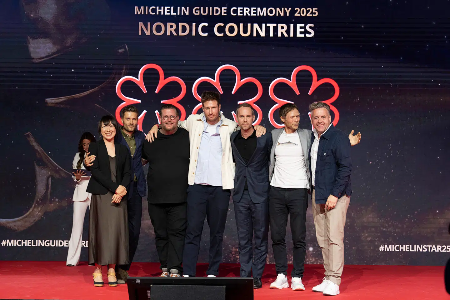 Seks danske restauranter beholder deres tre stjerner, heriblandt Noma, Geranium og Jordnær. Michelin-guiden præsenterede den nye udgave af Michelin Guide Nordic Countries på Annebjerggaard i Odsherred mandag aften.