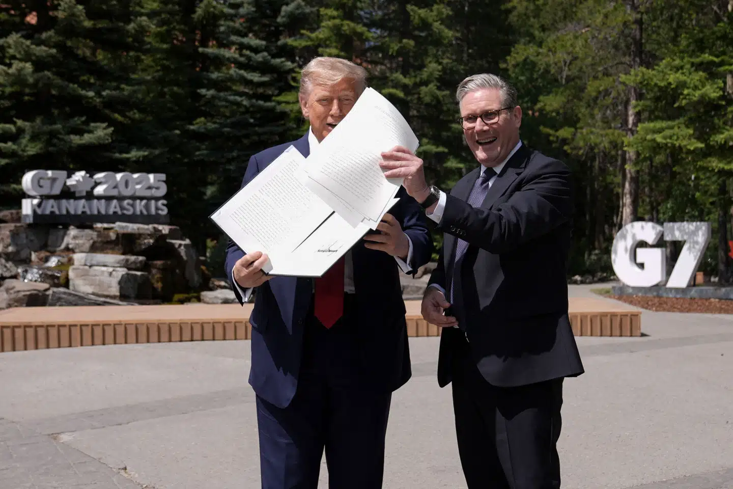 USAs præsident, Donald Trump, og Storbritanniens premierminister, Keir Starmer, har skrevet under på en handelsaftale.