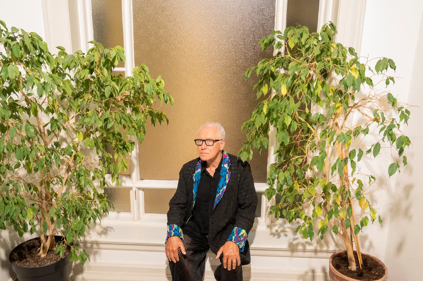 »Der er rigtig pænt på Bornholm, og det er fint med de tre dages folkemøde, men i lyset af indbyggersucceserne Malta og Singapore, kan jeg ikke undgå at få den kætterske tanke, at øen måske kunne udvikle nogle ambitioner lidt mere i den retning,« skriver professor og forfatter Ditlev Tamm (billedet).