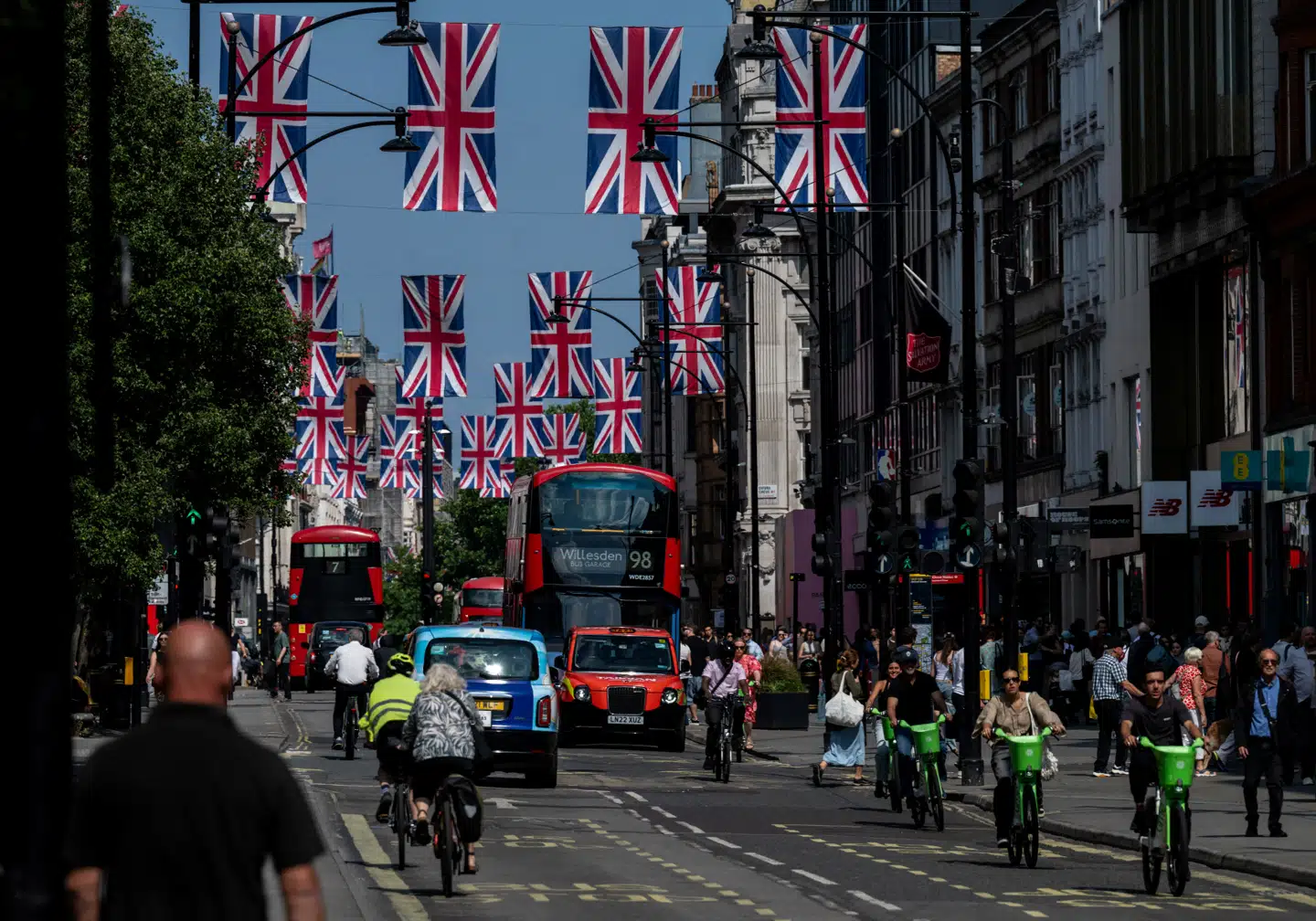 Der er heftig og livlig trafik på Londons Oxford Street. Nu skal gaden lukkes for alt andet end fodgængere.