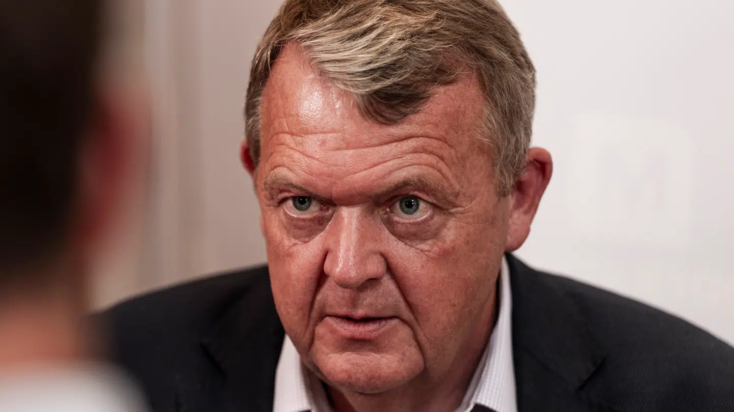 Udenrigsminister Lars Løkke Rasmussen (M) har angiveligt presse sin tidligere partifælle Mike Fonseca til at melde sig ud af Folketinget.