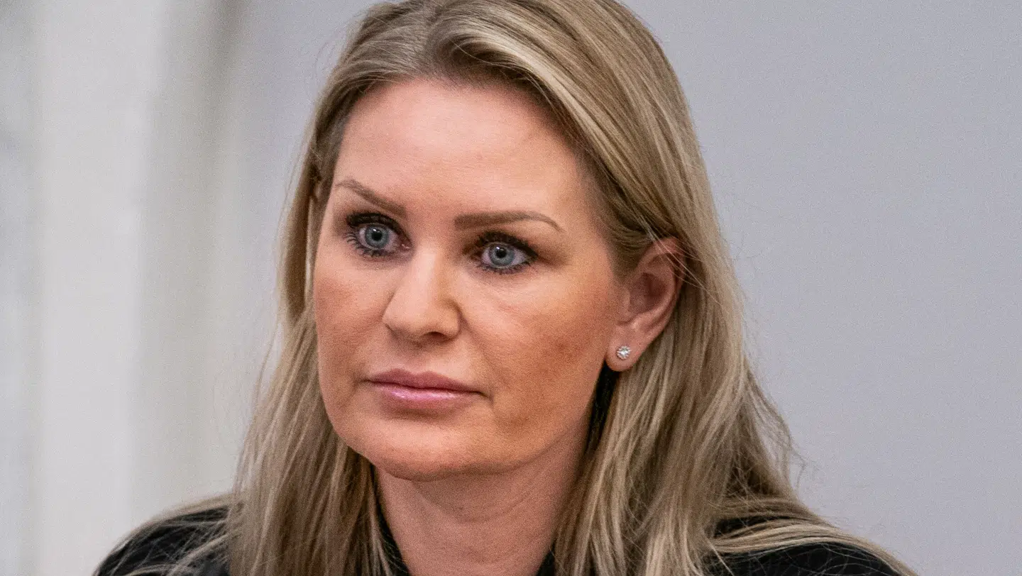 'Vi tilbød ham (Fonseca, red.) psykologhjælp og hjælp til pressehåndteringen, men det var Mike Fonseca selv, der bragte et økonomisk sikkerhedsnet på banen, hvis han skulle træde ud af Folketinget,' siger Bager tirsdag til TV 2.