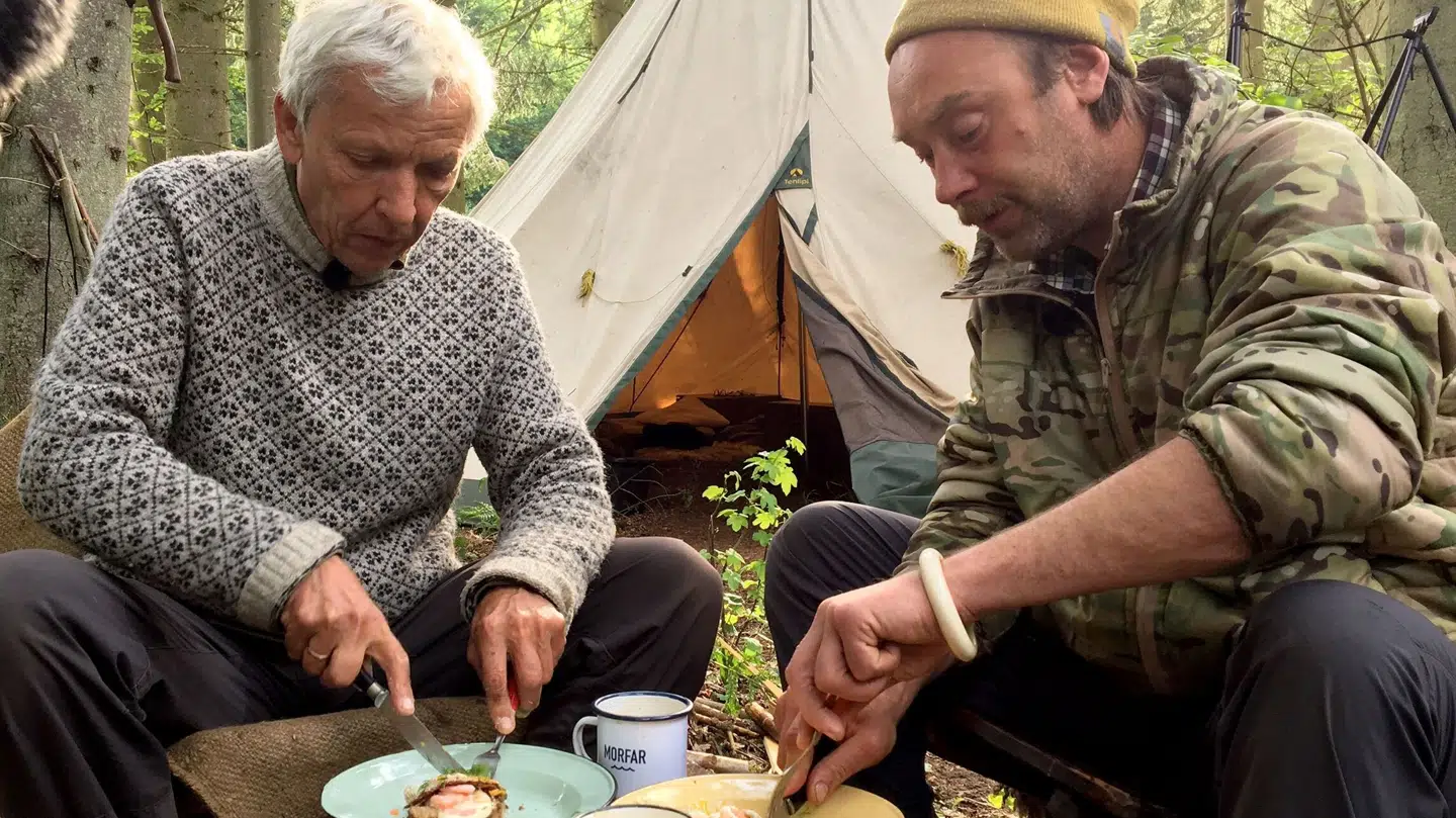 Naturjægeren Jørgen Skouboe stopper i det populære DR-program 'Nak & Æd' efter 15 år, og derfor søger man nu efter en ny makker til kokken Nikolaj Kirk. Foto: DR