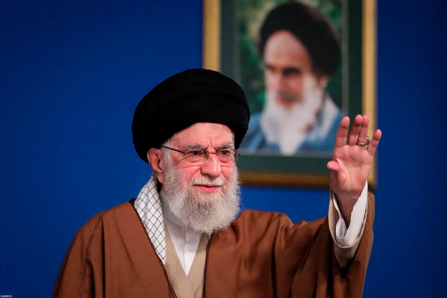Irans øverste leder, Ali Khamenei, er gået i skjul i en bunker under det nordlige Teheran.