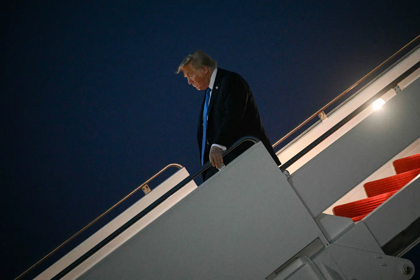 USAs præsident Donald Trump rejste i nat hjem fra G7-mødet i Canada før tid.