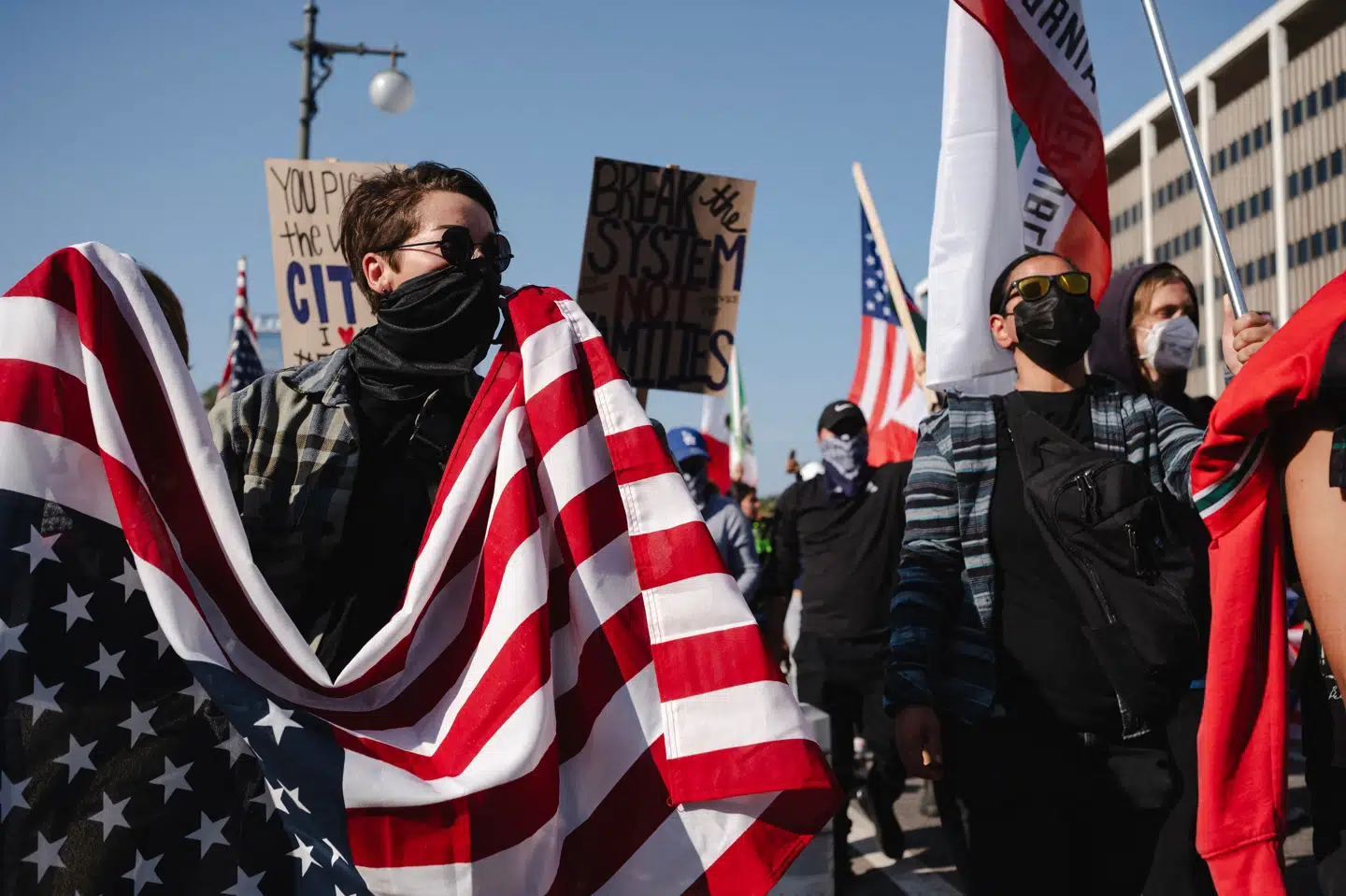 Demonstrationerne i Los Angeles har bundet i utilfredshed med, at immigrationsmyndigheden ICE har tilbageholdt og deporteret illegale immigranter, som har deres tilværelse i USA, og som arbejder i landet. (Arkivfoto).