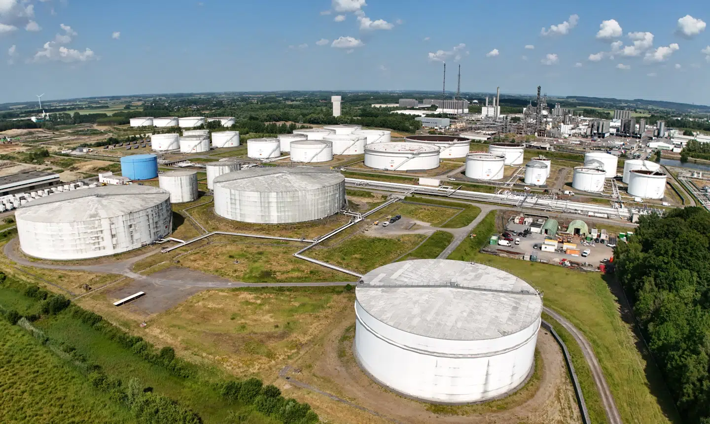 Den fortsatte, væbnede konflikt mellem Israel og Iran får olieprisen til at stige betydeligt af frygt for, at forsyningerne afbrydes.