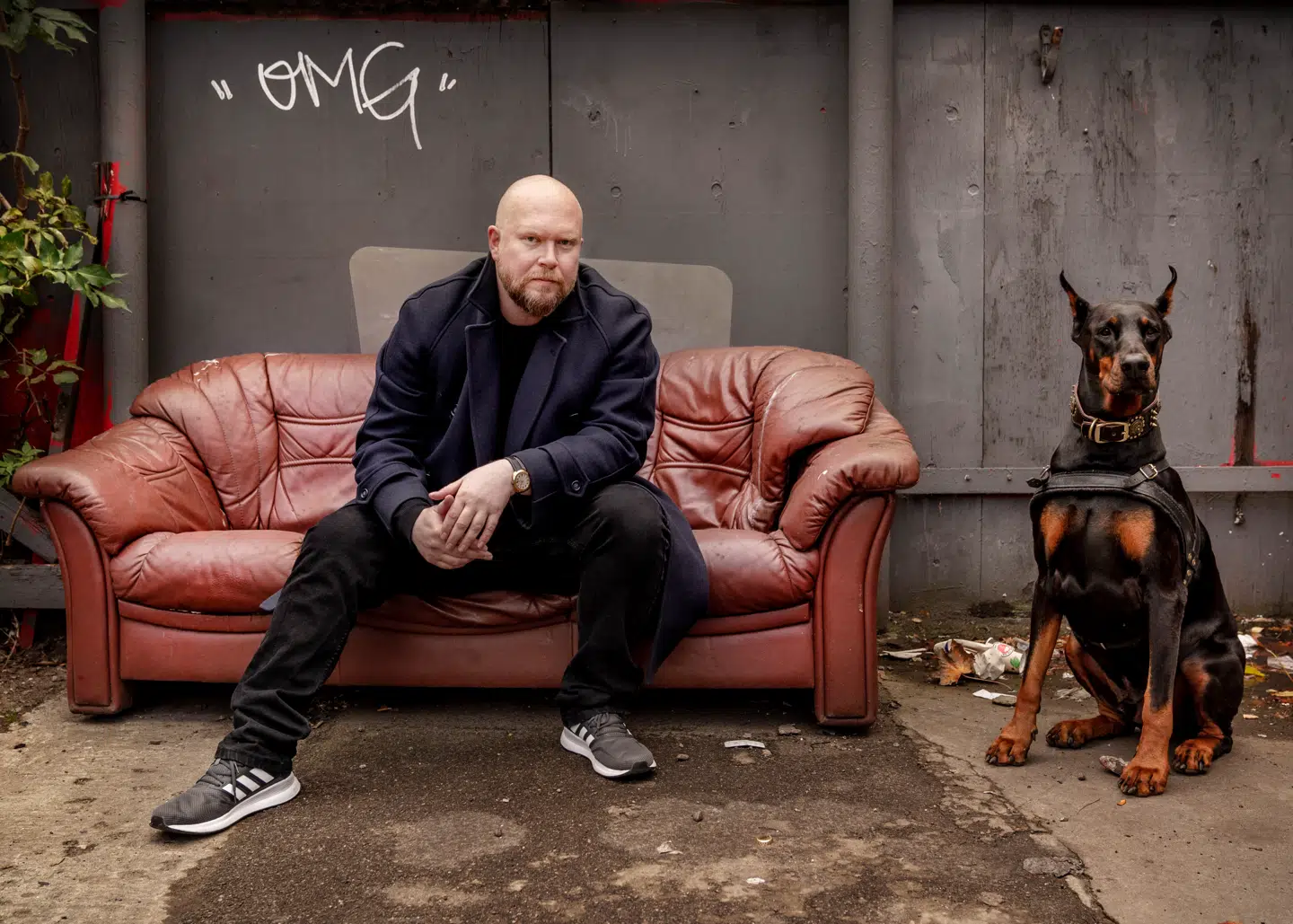 Forfatter Jonas T. Bengtsson har skrevet hårde og anmelderroste bøger, som »Submarino« og »Aminas breve«. Men i sin nye roman er han blevet dejligt munter.