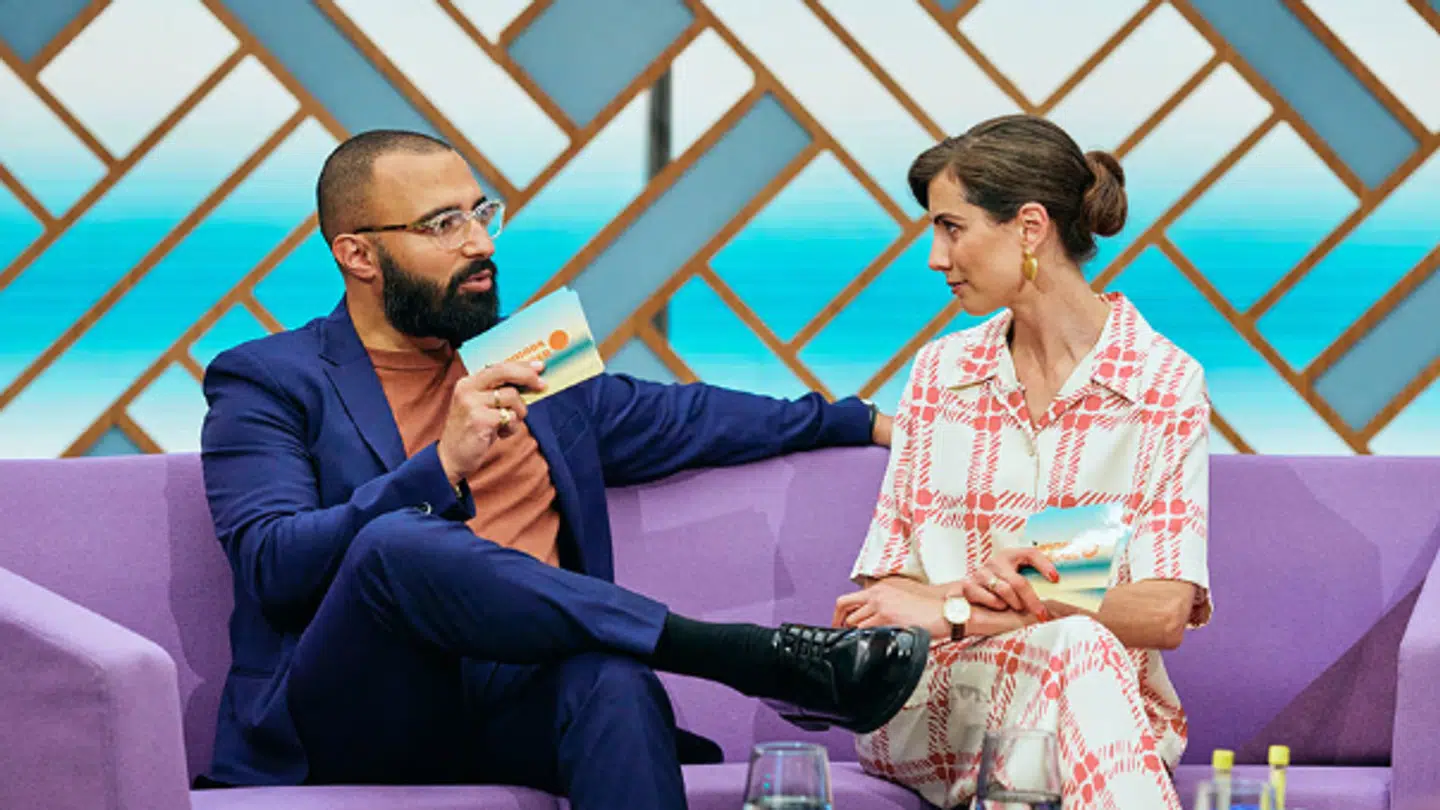 Skuespillerne Hadi Ka-koush og Katrine Greis-Rosenthal i serien 'Chaos'.