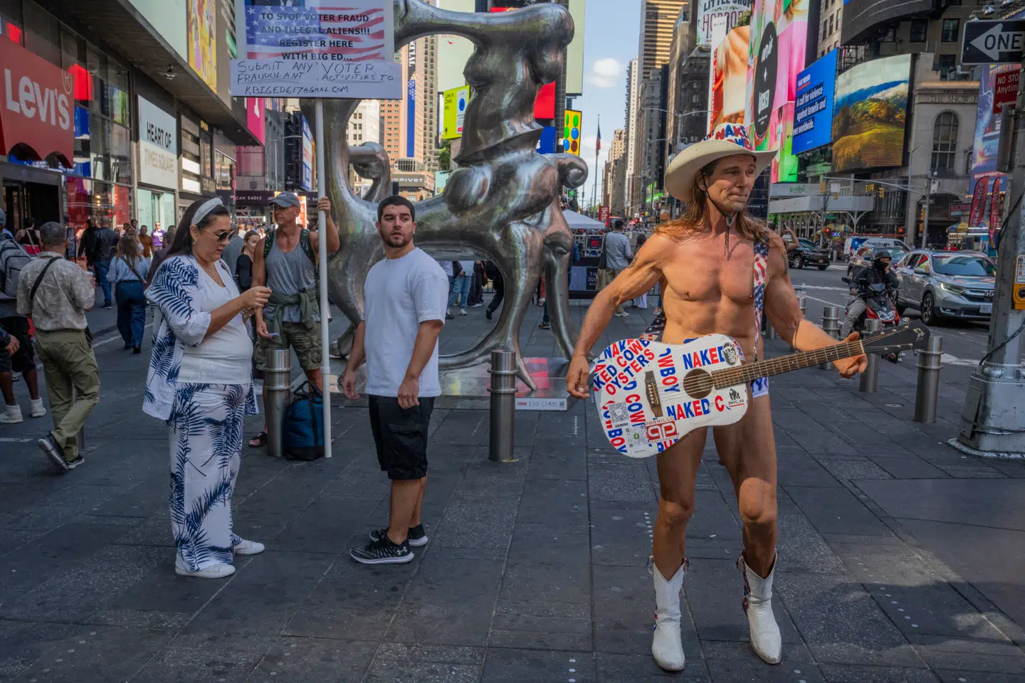 Danskerne fravælger i stort omfang at rejse til USA. Der er tale om den største nedgang i Vesteuropa. Her en mindre turistattraktion i form af Robert John Burke bedre kendt som Naked Cowboy på Times Square i New York. Arkivfoto: Søren Bidstrup