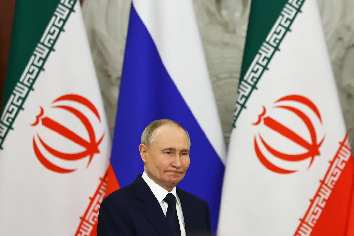 Det er ikke kun et udslag af kynisme, når Putin ser så passivt til i Iran. Det er også, fordi han har meget lidt indflydelse på krigens udkomme, siger analytikere.