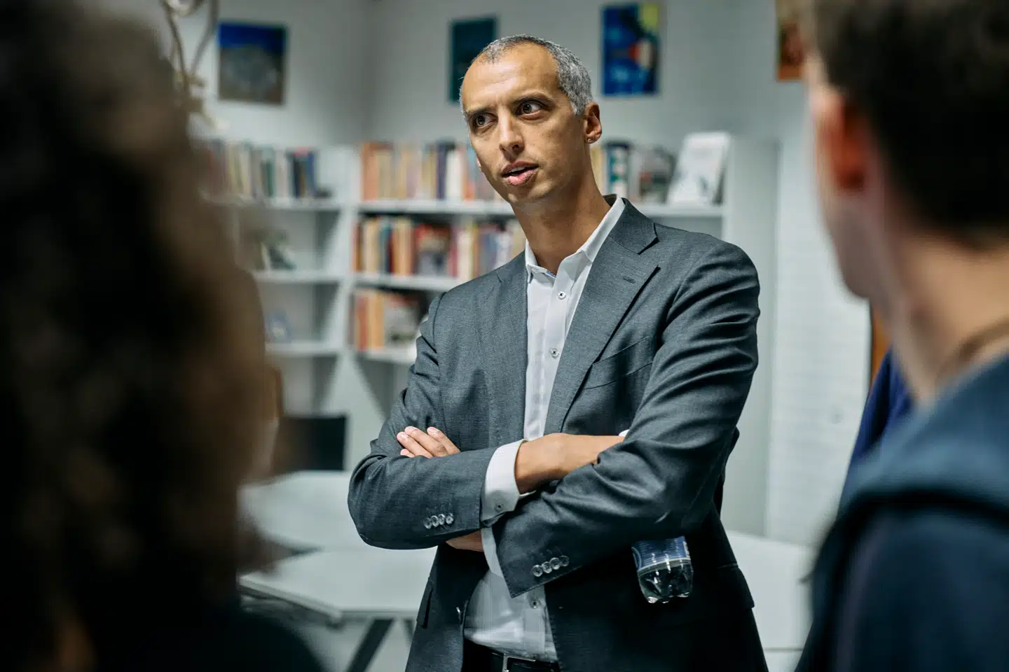 Børne- og undervisningsminister Mattias Tesfaye (S) er med egne ord »ikke bange for kloge maskiner«. Men han er »bange for dumme mennesker«.