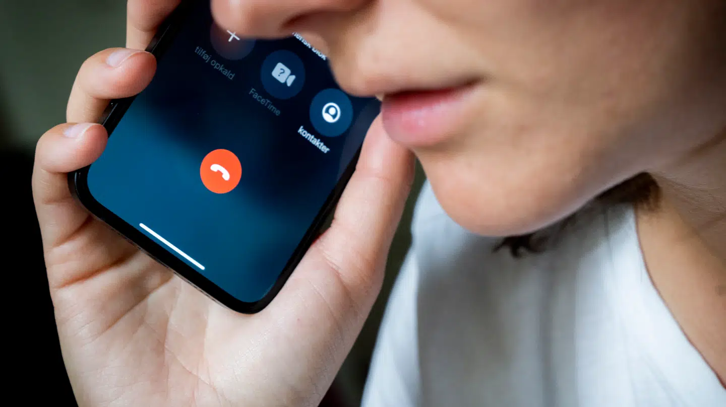 Midt- og Vestjyllands Politi opfordrer pårørende og venner til seniorer om at tage en snak om risikoen ved at udlevere hævekort og koder.