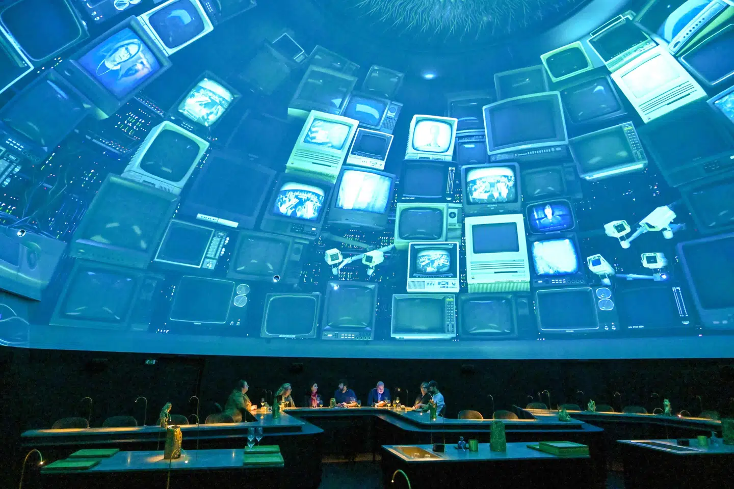 Begyndende fra 5400 kroner kan man få serveret 50 retter hos verdens nu femtebedste restaurant, Alchemist i København. (Arkivfoto).