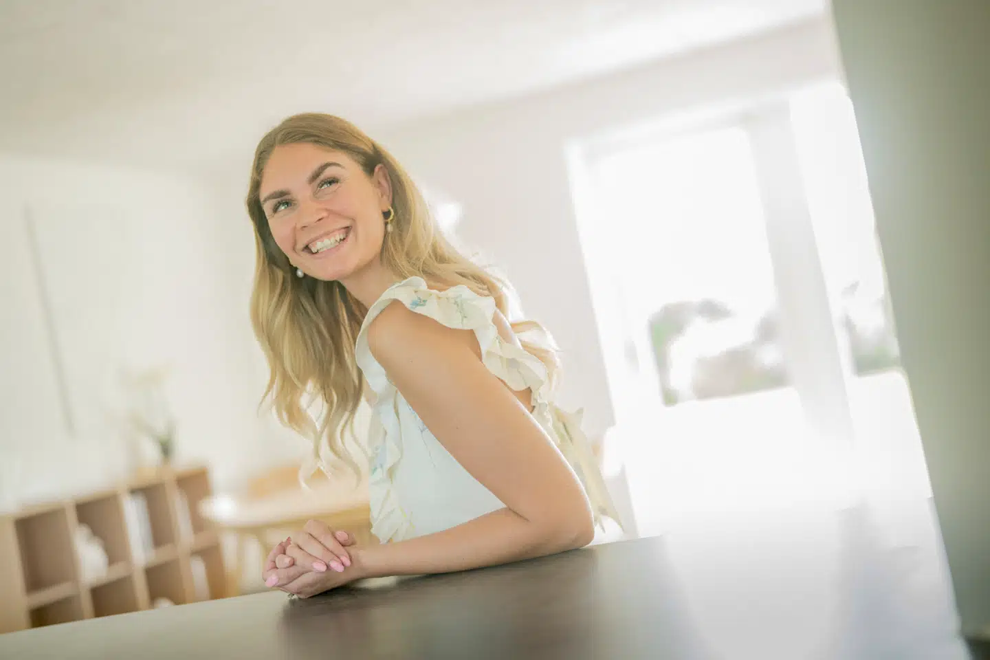 Da drømmen om kernefamilien brast, og omverdenens dom tårnede sig op, fandt influencer Sarah Mosgaard en uventet lykke.