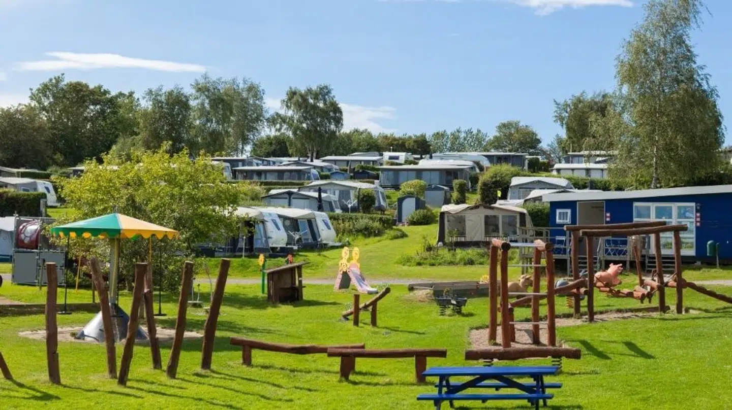 En undersøgelse fra Dansk Industri viser, at 19 procent af danskerne i højere grad end tidligere vil holde sommerferie i Danmark.