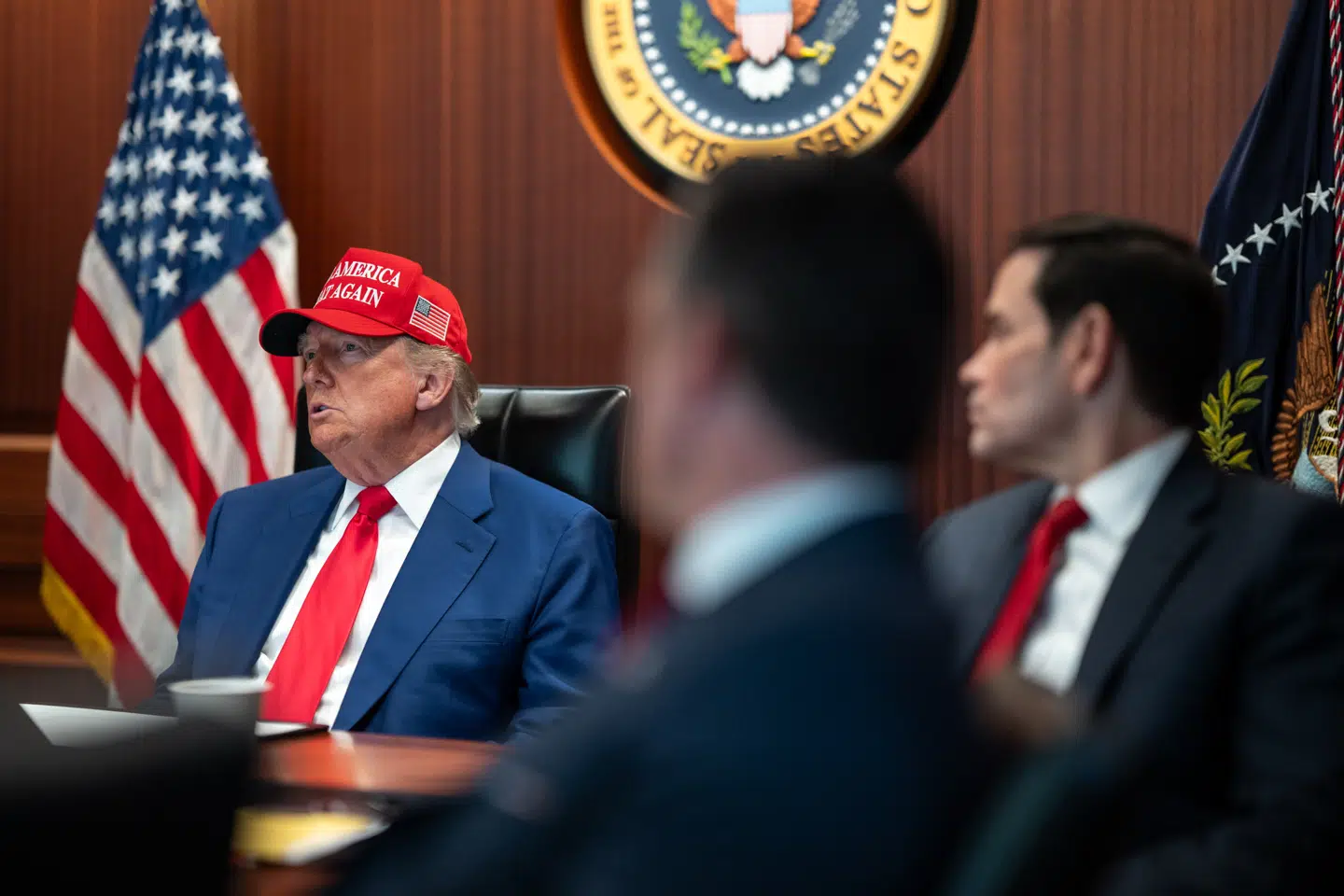 Den amerikanske præsident, Donald Trump, ses her under et møde i 'Situation Room' i Det Hvide Hus i juni sidste år.