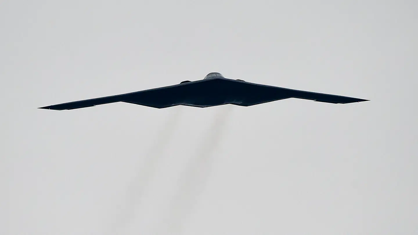 Det amerikanske højt specialiserede B2-bombefly blev brugt i angrebet natten til søndag.