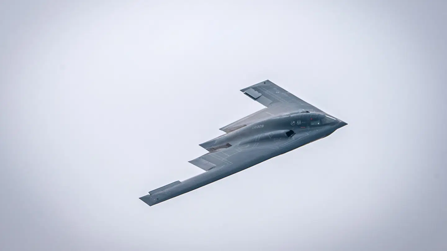 Det amerikanske højt specialiserede B-2-bombefly blev brugt i angrebet natten til søndag.