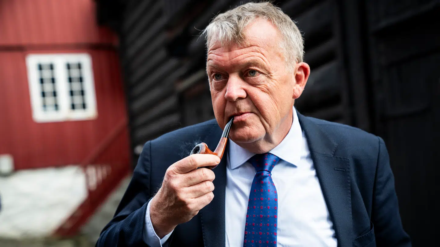 »Han kan nærmest være sundhedsminister og ryge i smug, og alligevel synes folk, han er fed nok,« siger Eva Svavars.