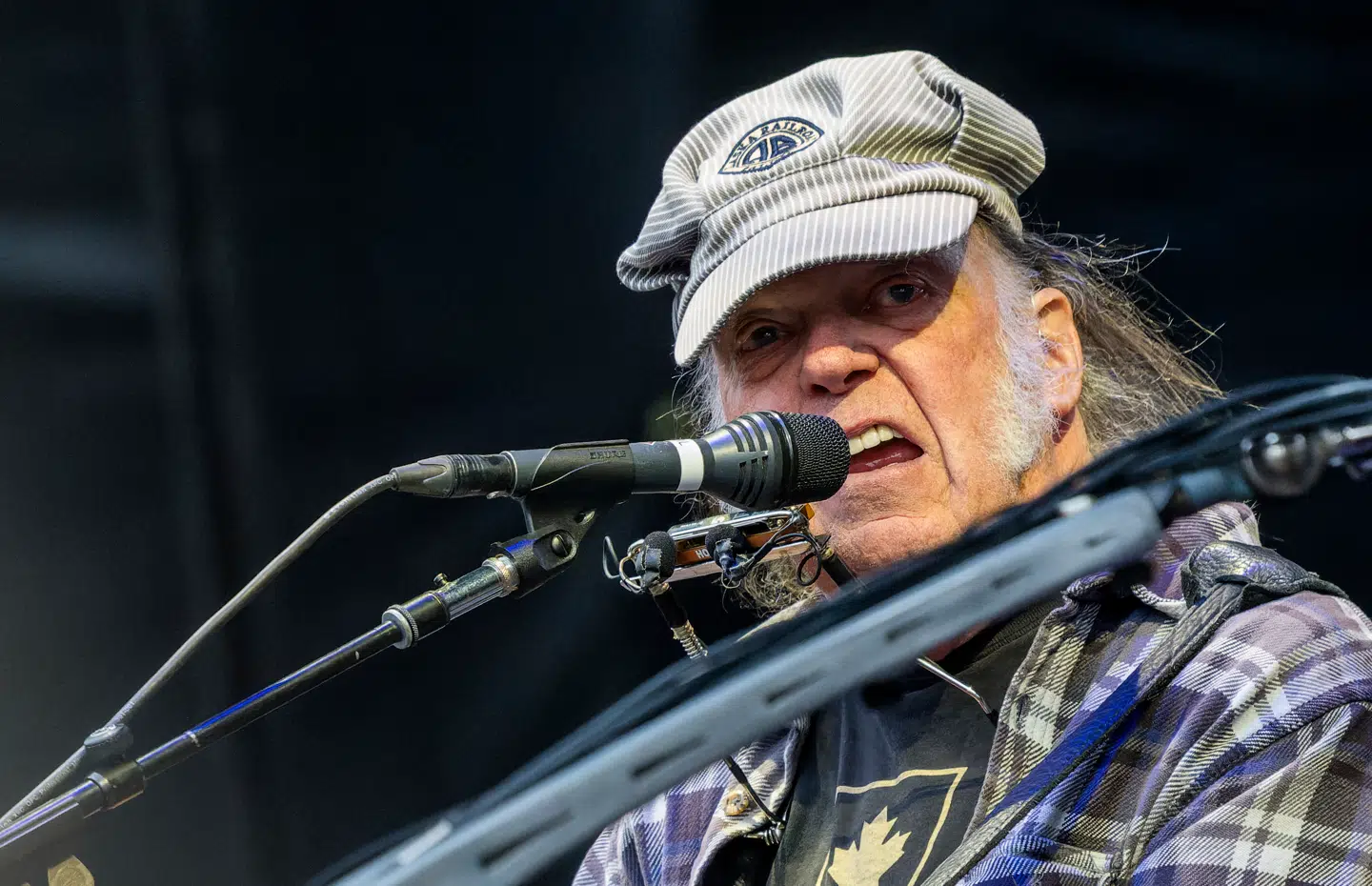 Neil Young er blandt de få artister, der er optaget i Rock & Roll Hall of Fame to gange. Én gang som solist (1995) og én gang som medlem af Buffalo Springfield (1997). Søndag aften gav den 79-årige legende koncert på Tiøren på Amager.