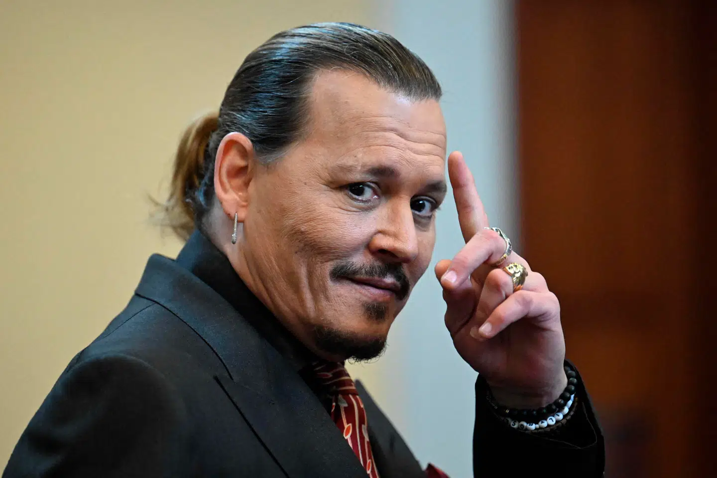 Retssagen mellem Hollywood-stjernen Johnny Depp og Amber Heard foregik i Fairfax County Circuit Courthouse i 2022 og blev til flere online-memes. Der blev udviklet et såkaldt Heard-filter, eller grædefilter, med henvisning til skuespillerinden, der brød sammen flere gange. Depp spillede den cool og endte med at vinde – og har nu til The Times givet et interview om retssagen.