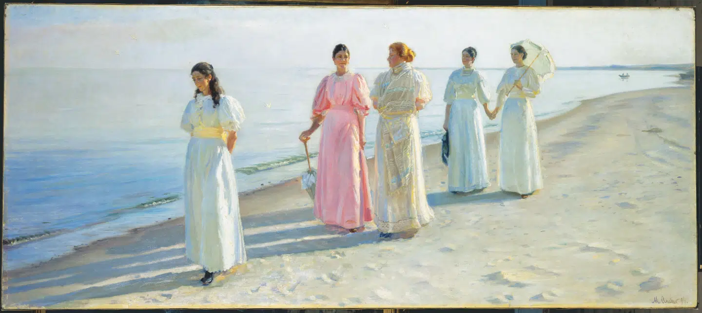 Michael Ancher har tydeligvis ladet sig inspirere af sin ven P.S. Krøyer til dette maleri, »En strandpromenade« fra 1896. Både farverne og lyset er lånt fra kollegaen.