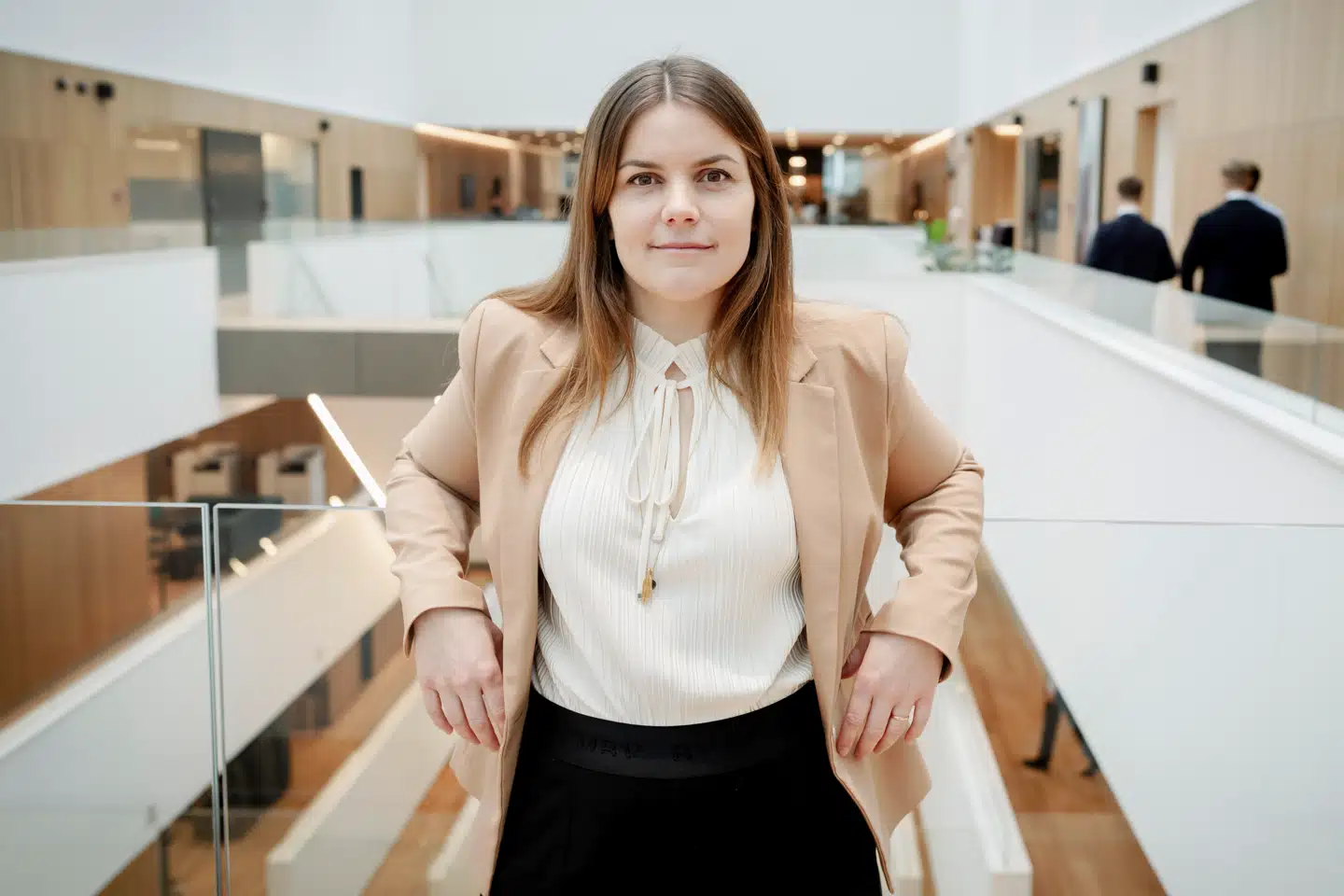 Privatøkonom Jeanette Kølbek fortæller om gevinsten ved at blive på arbejdsmarkedet.