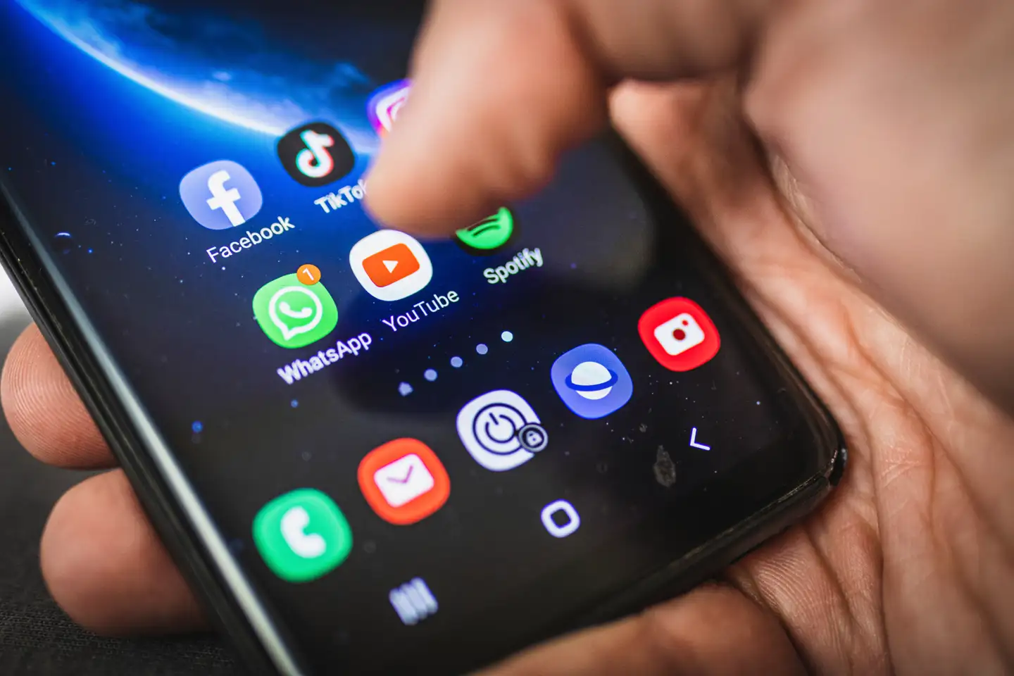 Meta-/Facebook-koncernens WhatsApp er nu sat på samme forbudsliste som kinesiske TikTok.