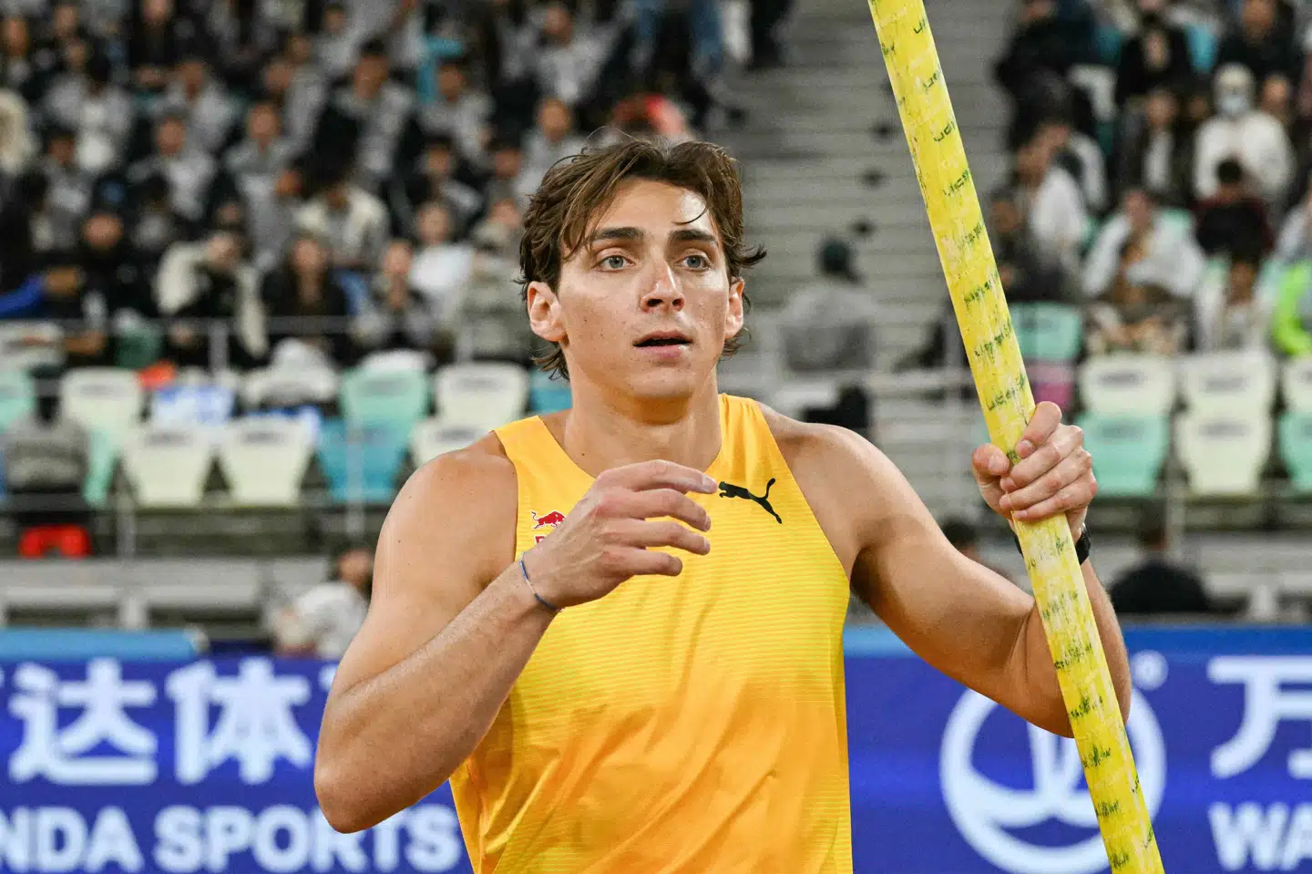 Armand Duplantis har et mål om at komme over 6,40 meter i stangspring. Foto: Adek Berry/Ritzau Scanpix