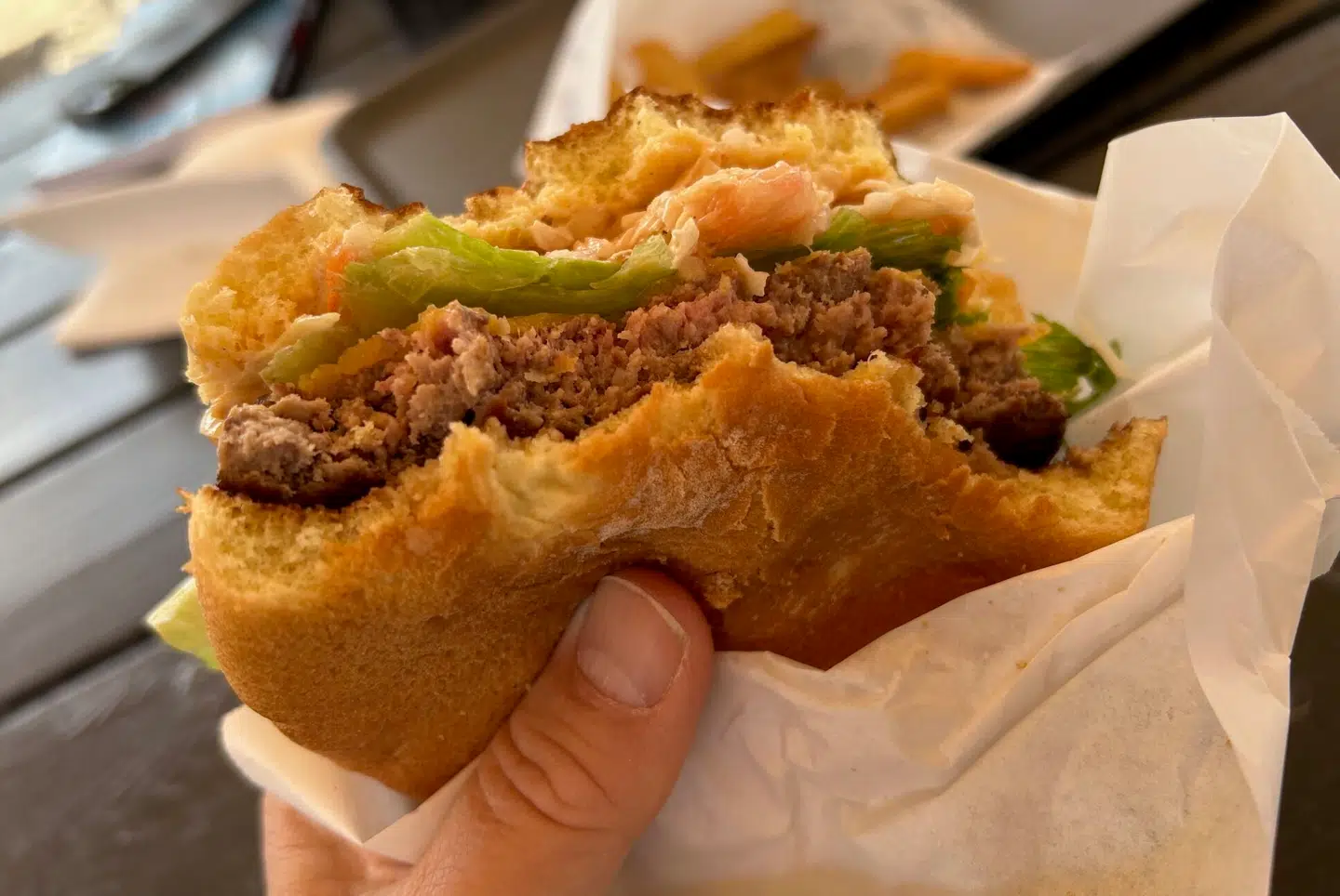 B.T.s Henrik Ørholst har været en tur på Skovshoved Havn for at spise på Lunds Grillbar