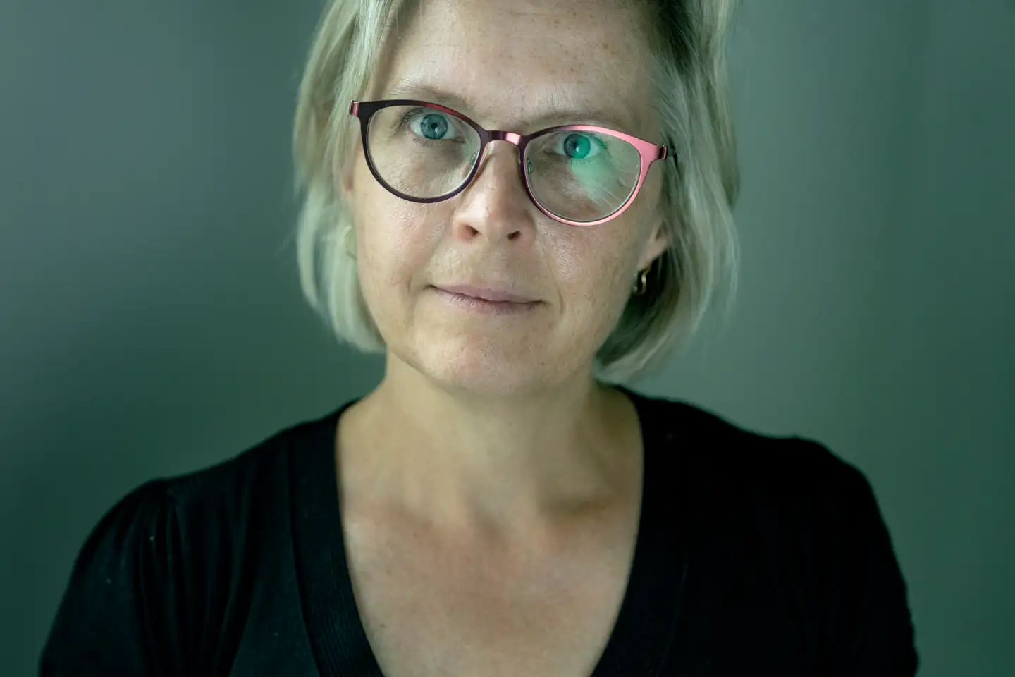 Antropolog Sofie Danneskiold-Samsøe er en af de eksperter, som kritiserer VIVE's nye rapport om selvcensur blandt lærere. »Den her rapport besvarer ikke de spørgsmål, den blev sat i verden for,« siger hun. Ifølge lederskribent Amalie Lyhne er emnet så vigtigt, at der er brug for en ny undersøgelse.